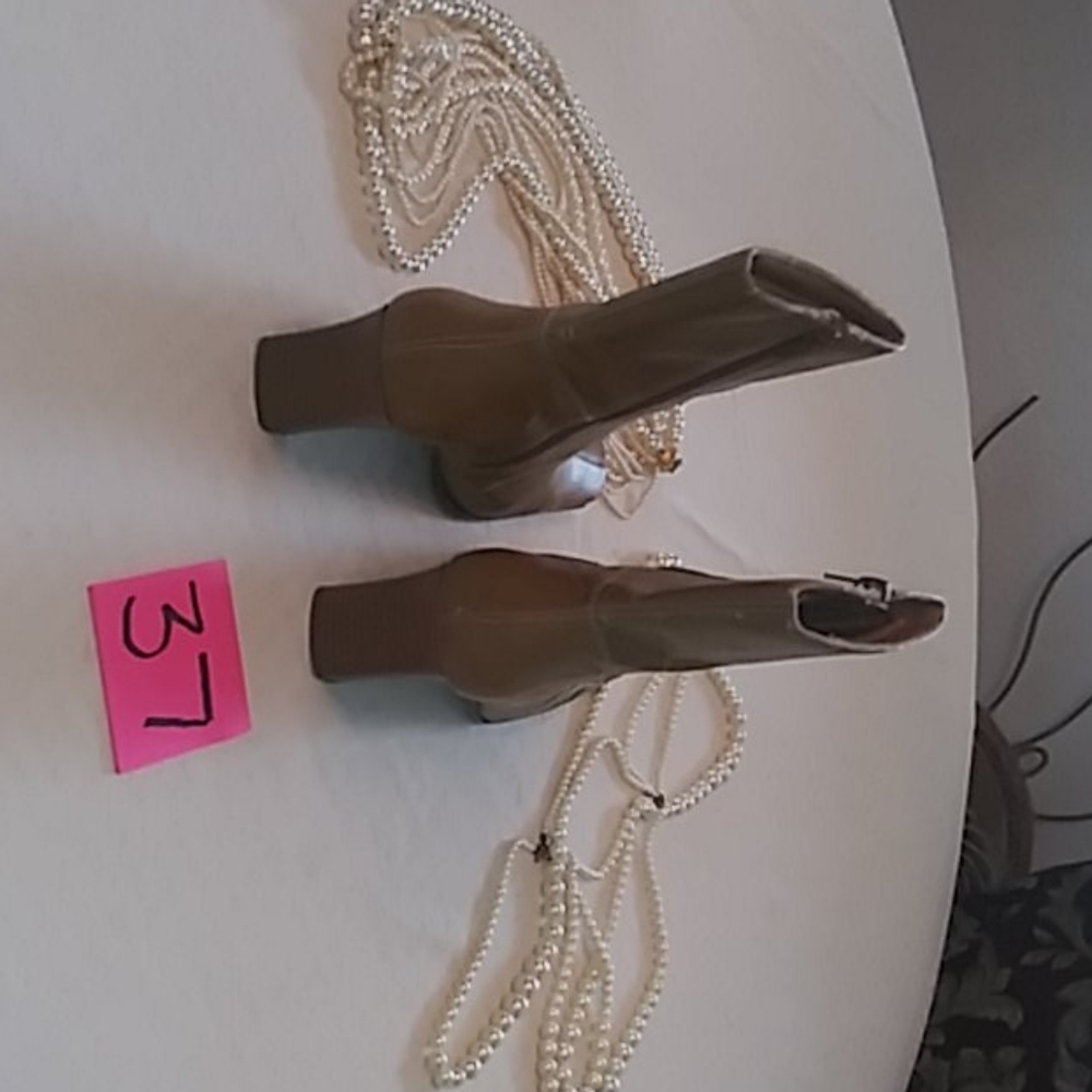 Boots - Picture 3 of 4